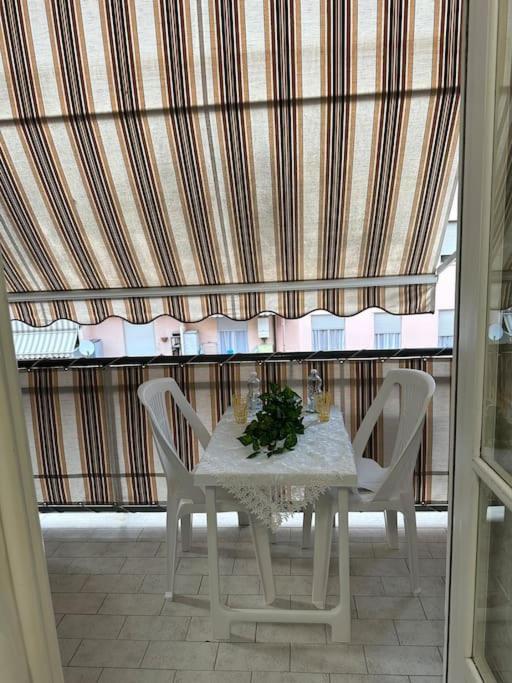 Casa Eleonora: A 5 Min Dal Mare + Free Parking Appartement Ventimiglia Buitenkant foto