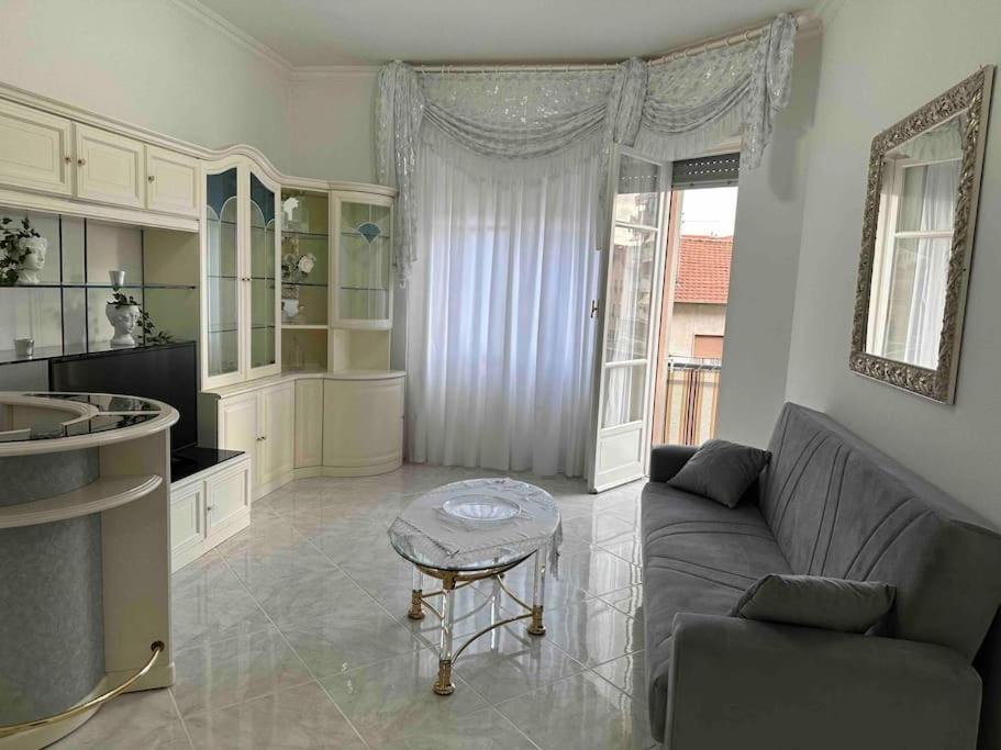 Casa Eleonora: A 5 Min Dal Mare + Free Parking Appartement Ventimiglia Buitenkant foto